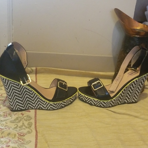 Wedge Heeled Sandals (Kingston) - Picture 4 of 7